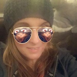 Meet your Posher, Elizabeth